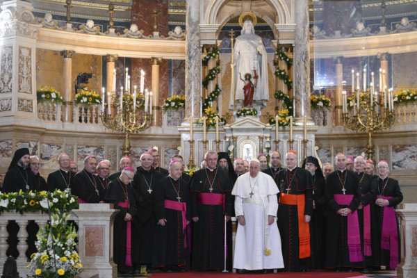 Papež Cerkvi na Madžarskem: Vstali Kristus je naša prihodnost